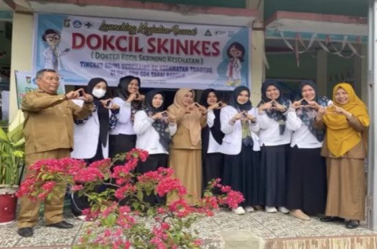 Pencanangan kegiatan inovatif DokCil SkinKes di SDN 024 Desa Tarai Bangun